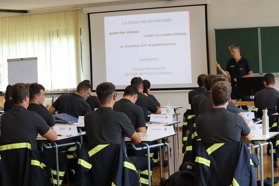 Erster Unterrichtstag beim Ausbildungskurs für Berufsfeuerwehrleute. (Foto: LPA/Maja Clara)