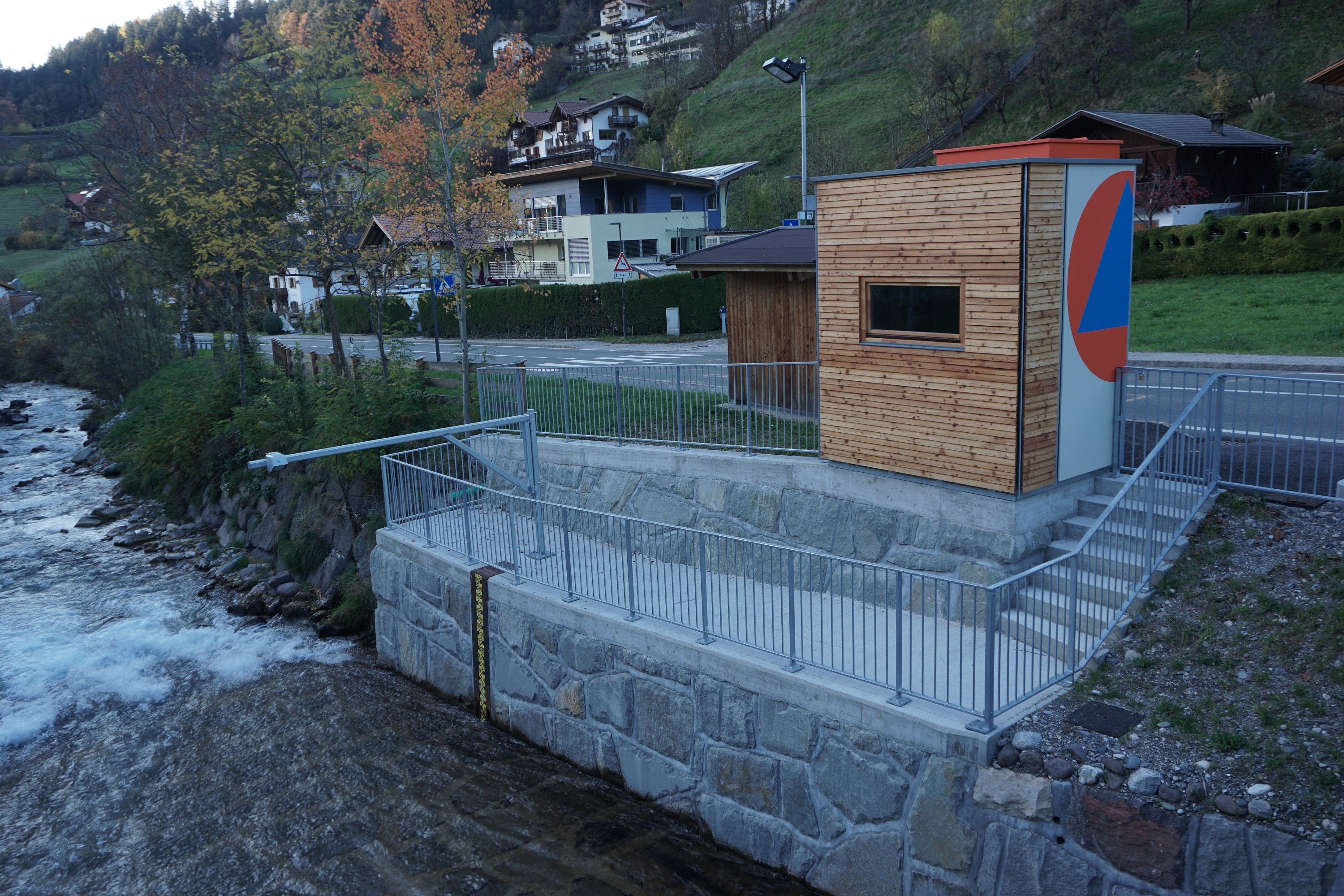 Negli ultimi mesi la stazione idrometrica del Rio Funes, a Pizzago-San Pietro di Funes, è stata sottoposta a lavori di ristrutturazione e ampliamento coordinati dall’Ufficio provinciale Idrologia e dighe dell’Agenzia per la protezione civile. (Foto: USP//Ufficio provinciale Idrologia e dighe)