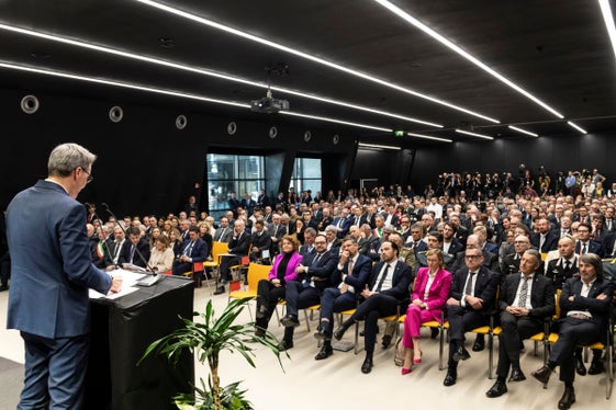 All’importante e attesa cerimonia hanno assistito decine e decine di sindaci, rappresentanti dei gruppi d’interesse, autorità e rappresentanti delle Forze dell’ordine. (Foto: ASP/Ivo Corrà)