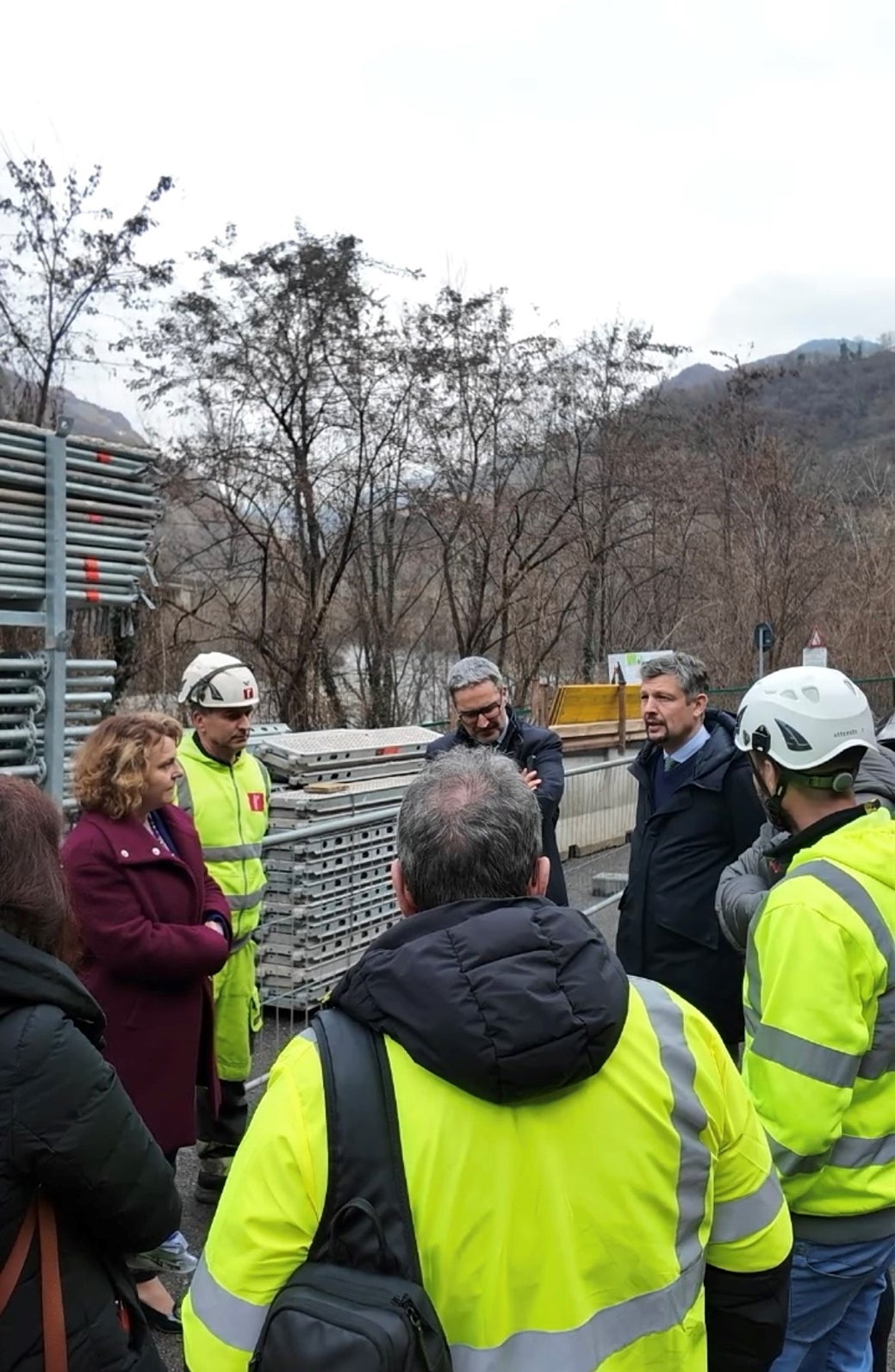 L'assessora Rosmarie Pamer (da sinistra), il presidente Arno Kompatscher e l'assessore Daniel Alfreider si sono informati sullo stato dei lavori (Foto: USP/Bruno Benedetto)