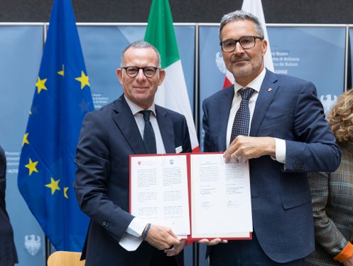 Die am 24. September in Bozen unterzeichnete Vereinbarung gilt für drei Jahre. INPS-Präsident Fava und Landeshauptmann Kompatscher haben das Abkommen am 24. September in Bozen unterzeichnet. (Foto: LPA/Tiberio Sorvillo)