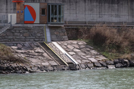 Die Pegelstation am orografisch linken Ufer des Eisacks bei Bozen-Süd überwacht den Wasserstand und Durchfluss des Eisacks südlich von Bozen. (foto: LPA/Maja Clara)