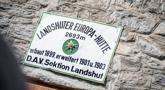Il Rifugio Europa è stato costruito nel 1899 dalla Sezione di Landshut dell'Alpenverein Tedesco (Foto: Rifugio Europa)