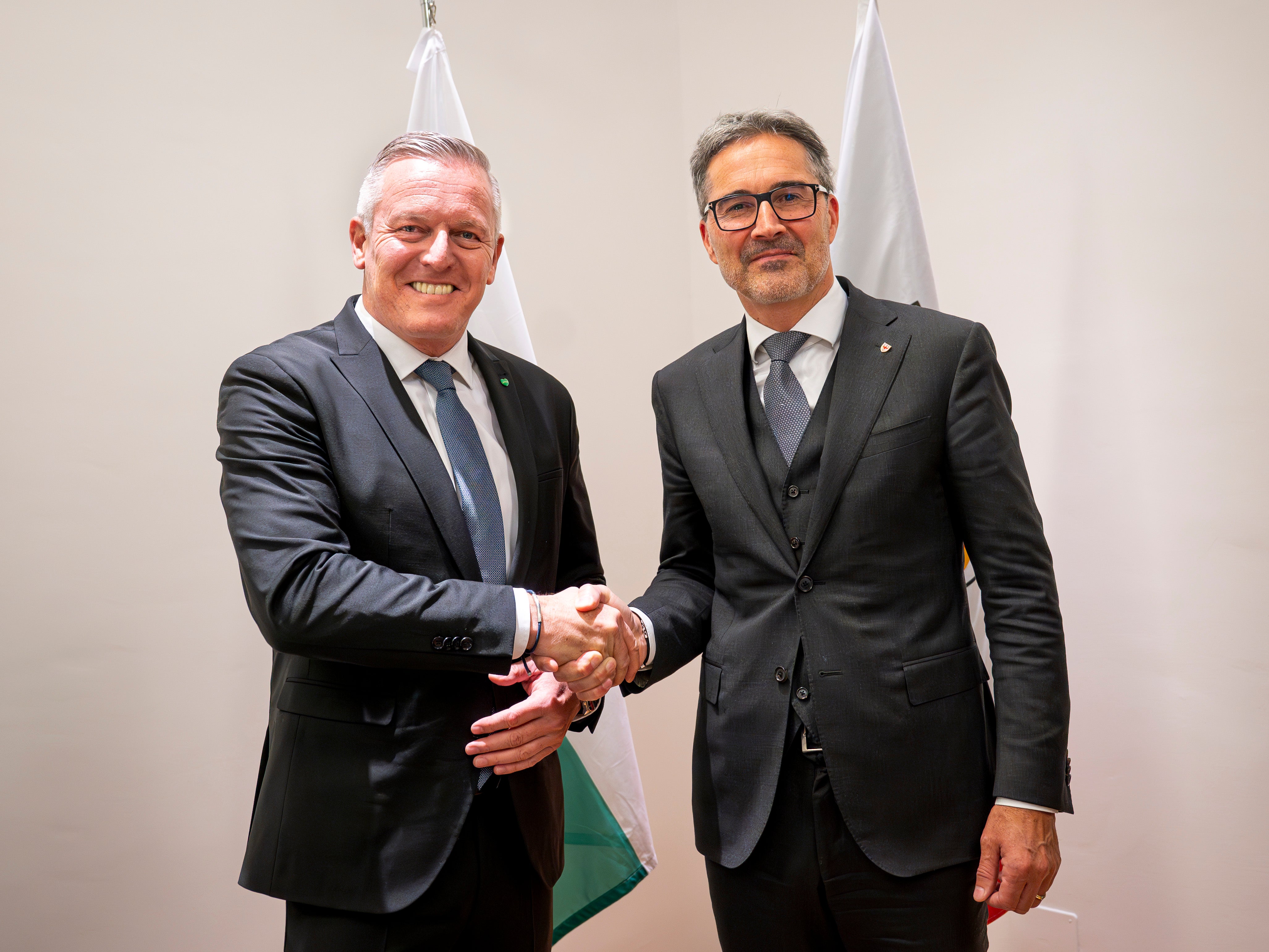 Il 27 ottobre il governatore della Stiria Mario Kunasek e il presidente Arno Kompatscher si sono incontrati a Bolzano per uno scambio di opinioni sulla situazione della Stiria e dell'Alto Adige. (Foto: USP/Fabio Brucculeri)
