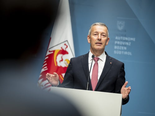 La mappa del radon ha scopo informativo. Mostra dove dovremmo prestare maggiore attenzione. Per le persone questo significa soprattutto: prevenire consapevolmente e adottare semplici misure”, sottolinea l'assessore provinciale Peter Brunner. (Foto: USP/Fabio Brucculeri)