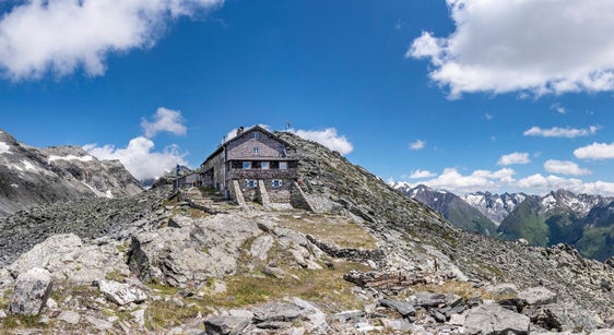 Die Europahütte liegt auf 2693 Metern Meereshöhe zwischen Südtiroler Pfitsch- und Tiroler Vennertal. (Foto: Europahütte)