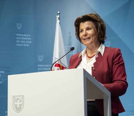 Unesco-Anerkennungen auf Landesebene koordiniert führen: Dies ist eines der Ziele des von Landesrätin Hochgruber Kuenzer (im Bild) vorgelegten Landesgesetzentwurfs. (Foto: LPA/Fabio Brucculeri)