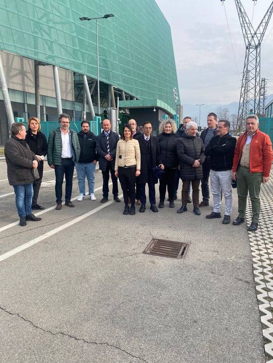 Der Trentiner Gemeindenverband, das "Consorzio dei Comuni Trentini", hat heute (8. März) die Müllverbrennungsanlage in Bozen Süd besichtigt. (Foto: LPA)