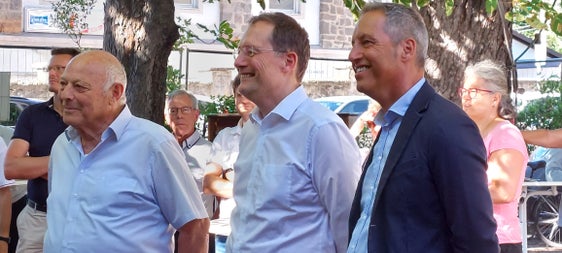 Da sinistra l'ex presidente della Giunta provinciale Luis Durnwalder, l'assessore Massimo Bessone e il sindaco di Merano Dario Dal Medico durante la posa della prima pietra all'interno del cantiere dell'ex Bersaglio a Merano (foto ASP/Igor Cocca)