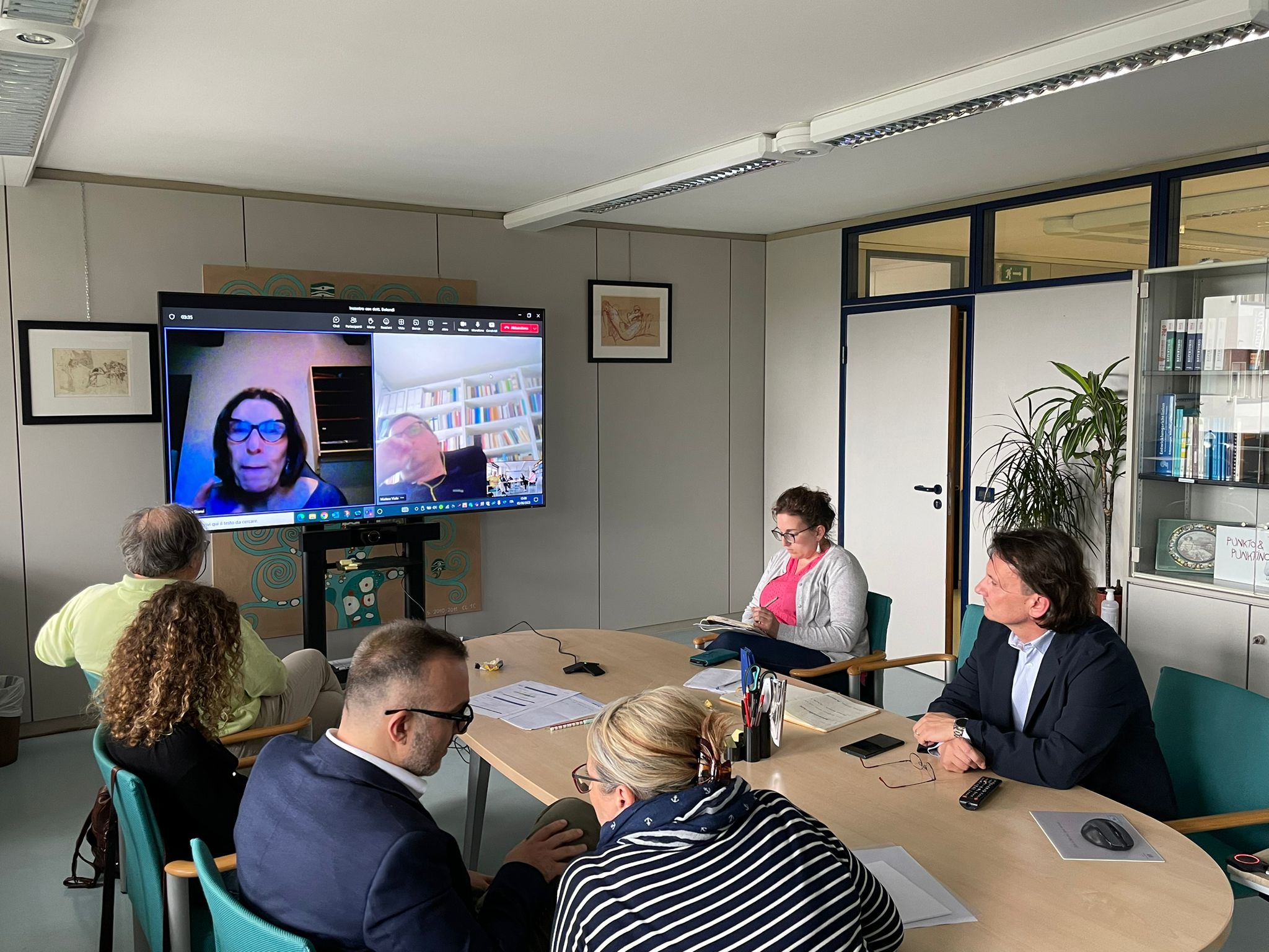 Nei giorni scorsi la cabina di regia del progetto “Effetto scuola” si è riunita in Intendenza scolastica e online per confrontarsi sul lavoro svolto (Foto: ASP/Direzione istruzione e formazione italiana)