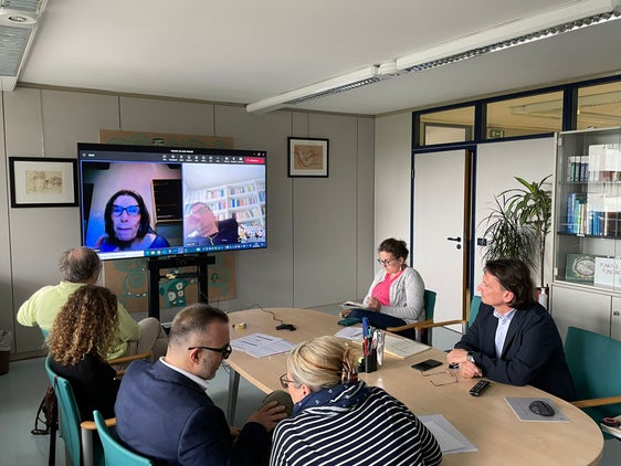 Nei giorni scorsi la cabina di regia del progetto “Effetto scuola” si è riunita in Intendenza scolastica e online per confrontarsi sul lavoro svolto (Foto: ASP/Direzione istruzione e formazione italiana)