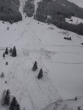 Negli ultimi anni sono cadute ripetutamente valanghe tra i masi Streiterhof e Pichlerhof, sei solo dal 2008, l'ultima nel 2021. (Foto: ASP)