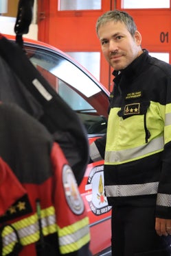 Wer wie Andrea Lazzarotto als Ingenieur bei der Berufsfeuerwehr in Bozen arbeiten will, kann sich bis zum 25. Oktober bewerben. (Foto: LPA/Maja Clara)