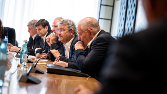 VSS-Obmann Paul Romen wies im Gespräch unter anderem auf die Wichtigkeit der guten Zusammenarbeit von Sportvereinen, Schulen und Gemeinden hin. (Foto: LPA/Fabio Brucculeri)