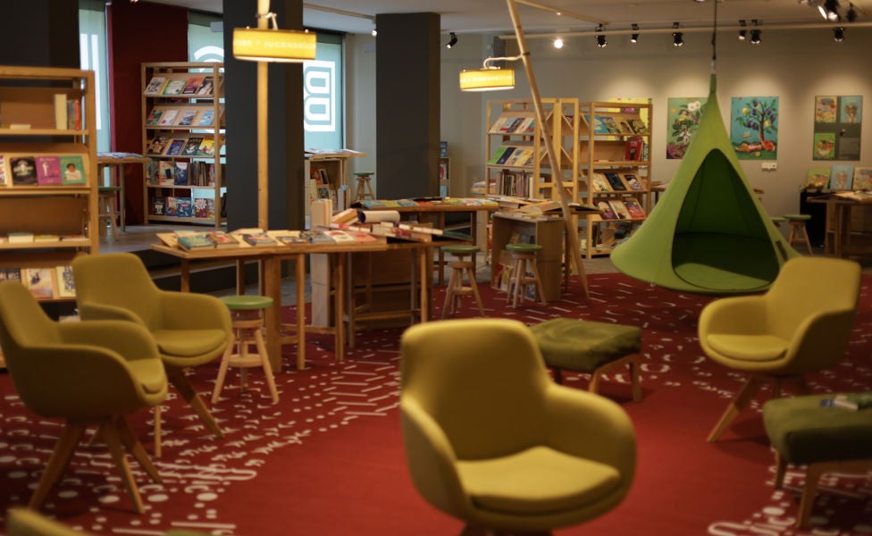 Ab dem 21. Jänner sind die Bücherwelten im Waltherhaus in Bozen wieder geöffnet, Besucherinnen und Besucher erwartet auch heuer wieder zahlreiche Neuerscheinungen und preisgekrönte Werke. (Foto: LPA/Landesbibliothek Teßmann)