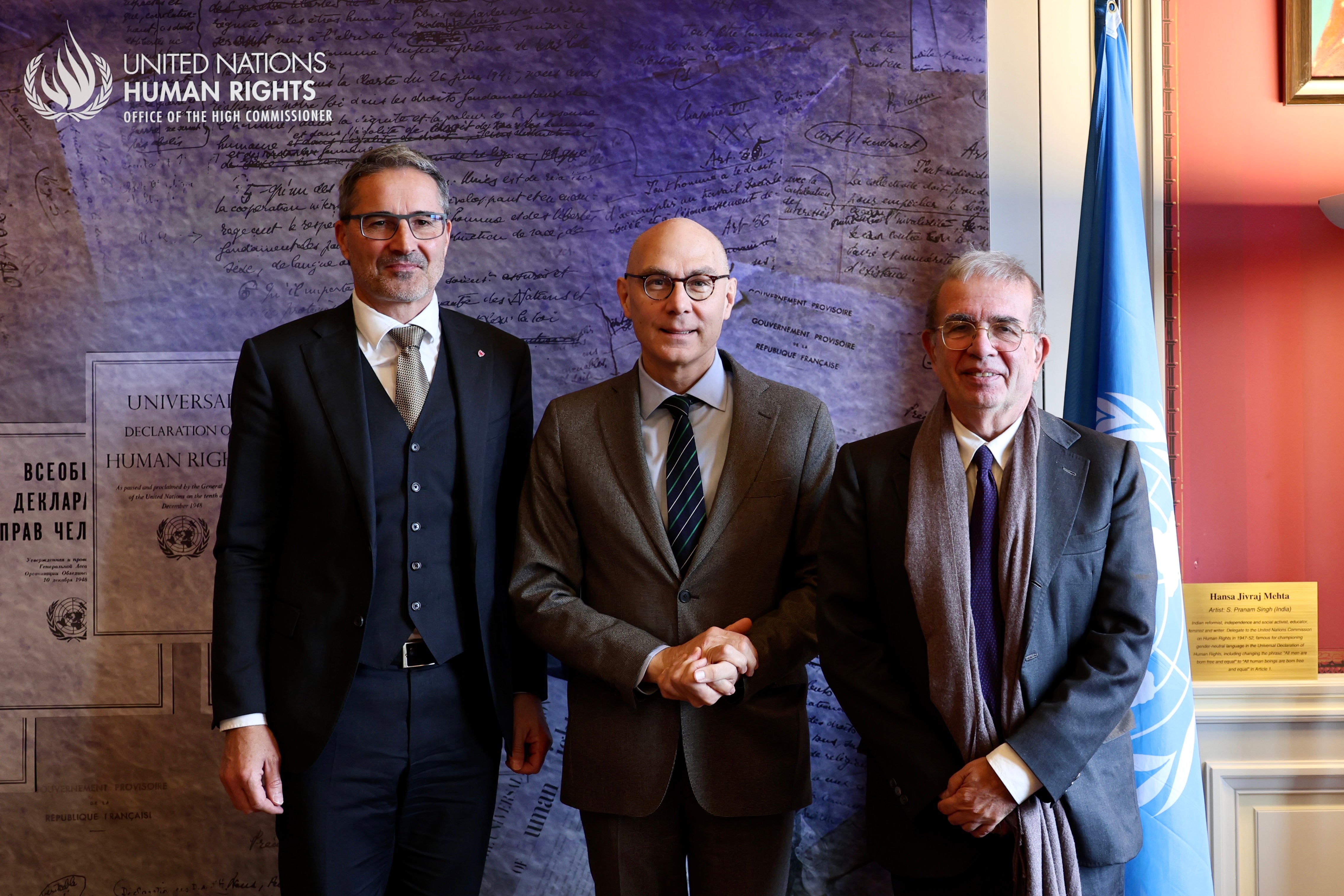 L'Alto Adige rafforza il dialogo con l'ONU: da sinistra il presidente della Provincia autonoma di Bolzano Arno Kompatscher, l'Alto Commissario dell'ONU per i diritti umani Volker Türk e il Rappresentante Permanente presso le OOII (organizzazioni internazionali intergovernative) a Ginevra, ambasciatore Vincenzo Grassi. (Foto: USP)