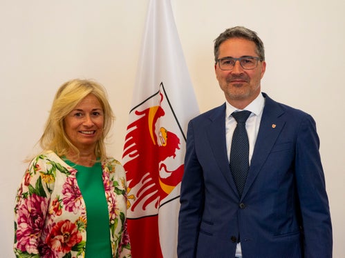 Lorenza Pantozzi Lerjefors, presidente della Sezione autonoma di Bolzano del Tribunale amministrativo regionale, ha fatto la sua visita inaugurale al presidente Kompatscher al Palazzo provinciale 1 di Bolzano. (Foto: ASP/Fabio Brucculeri) 