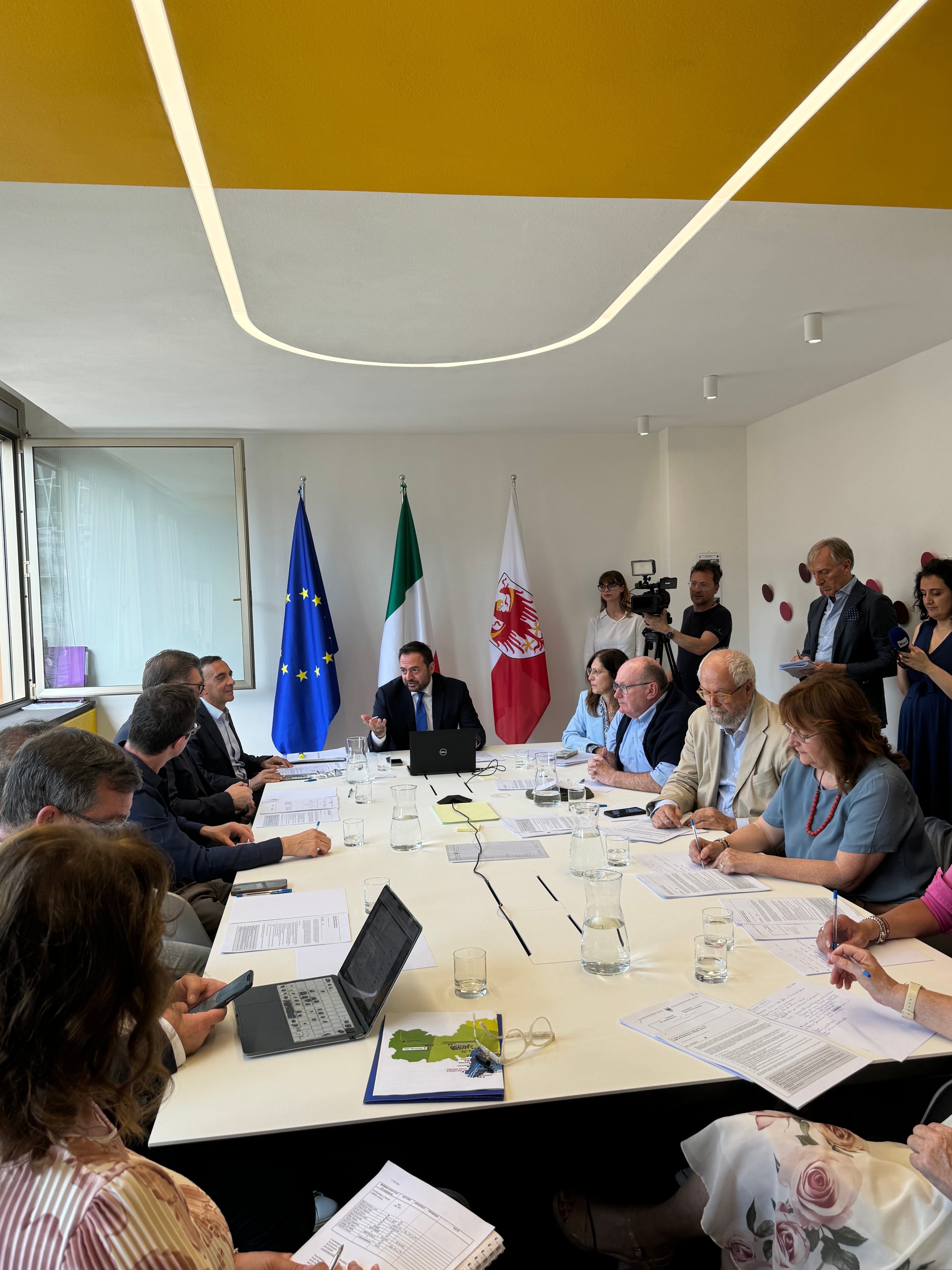 La Consulta culturale italiana, composta da nomi di spicco del mondo culturale locale, nazionale e internazionale, durante la riunione inaugurale tenutasi nel giugno del 2024. (Foto: USP)