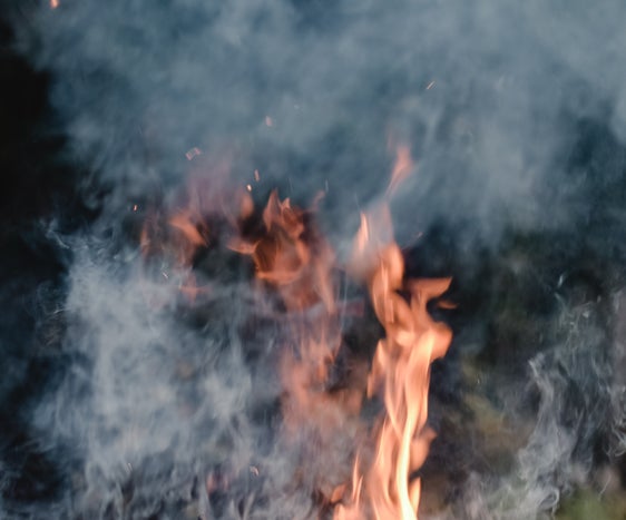 Dopo un incendio in una discarica a Trento, la Protezione civile dell'Alto Adige invita i cittadini dell’Oltradige, Bassa Atesina e di Bolzano a rimanere in casa ed a tenere le finestre chiuse (Foto: Pexels-eva-bronzini)