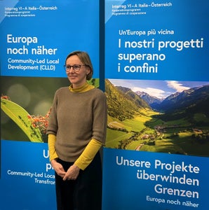 Landesrätin Magdalena Amhof zum laufenen Aufruf, grenzüberschreitende Projekte im Rahmen von Interreg VI-A Italien-Österreich einzureichen: Diese Möglichkeit zur Zusammenarbeit ist eine wertvolle Chance, gemeinsame Antworten dies- und jenseits des Brenners zu finden. (Foto: LPA/Abteilung Europa)