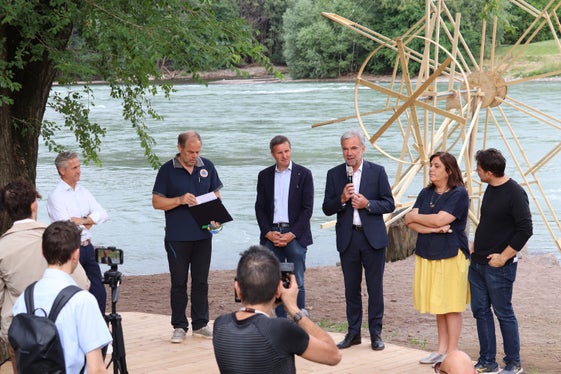 Schutz, ökologische Aufwertung und Naherholung in Symbiose: Landesrat Schuler (3.v.r.) bei der heutigen Eröffnungsfeier der Naherholungszone am Eisack in Bozen (Foto: LPA/Maja Clara)