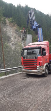 Seit Felsstürzen wurde auf Hochtouren gearbeitet, um die Straße wieder öffnen zu können. (Foto: LPA/Straßendienst)