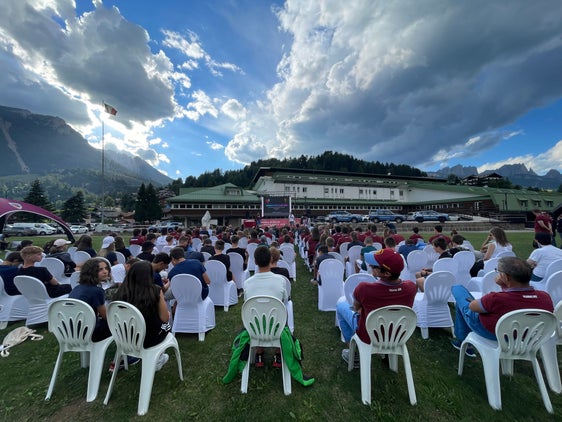 Das Euregio-Sport-Camp ist gestern Abend mit einer Ehrung der Medaillengewinner der jüngsten Winterspiele eröffnet worden. (Foto: Presseamt Trentino)