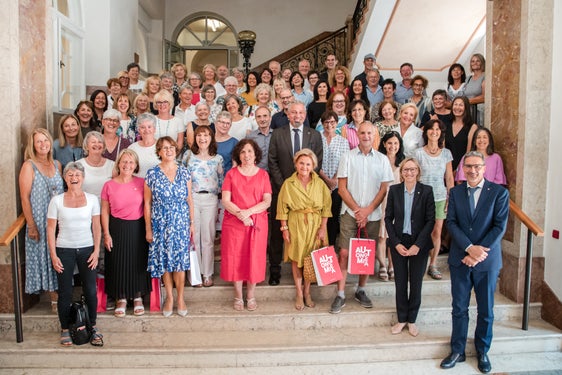 In mehreren Gruppen wurden die 250 Frauen und 141 Männer, darunter acht Führungskräfte, die in der Landesverwaltung gearbeitet haben, in den Ruhestand verabschiedet. (Foto: LPA/Bernhard Aichner)