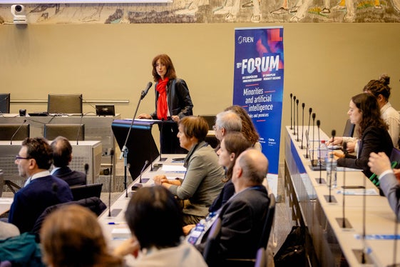 Olivia Schubert, eletta presidente dell’organizzazione mantello delle minoranze autoctone e nazionali e delle comunità linguistiche in Europa in occasione del congresso FUEN dello scorso anno a Bolzano, ha portato i saluti al Forum delle regioni europee delle minoranze. (Foto: FUEN/László Mihály)