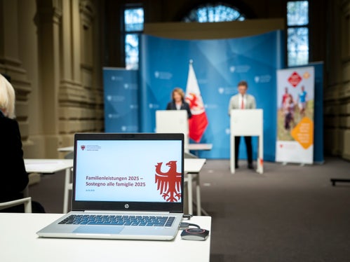 Mit 1. Jänner wurde die ISEE-Einkommensgrenze für den Bezug des Landeskindergeldes mit 1. Jänner von 40.000 auf 46.000 Euro angehoben und eine zusätzliche Einkommensklasse zwischen 15.000 und 30.000 Euro eingeführt. (Foto: LPA/Fabio Brucculeri)