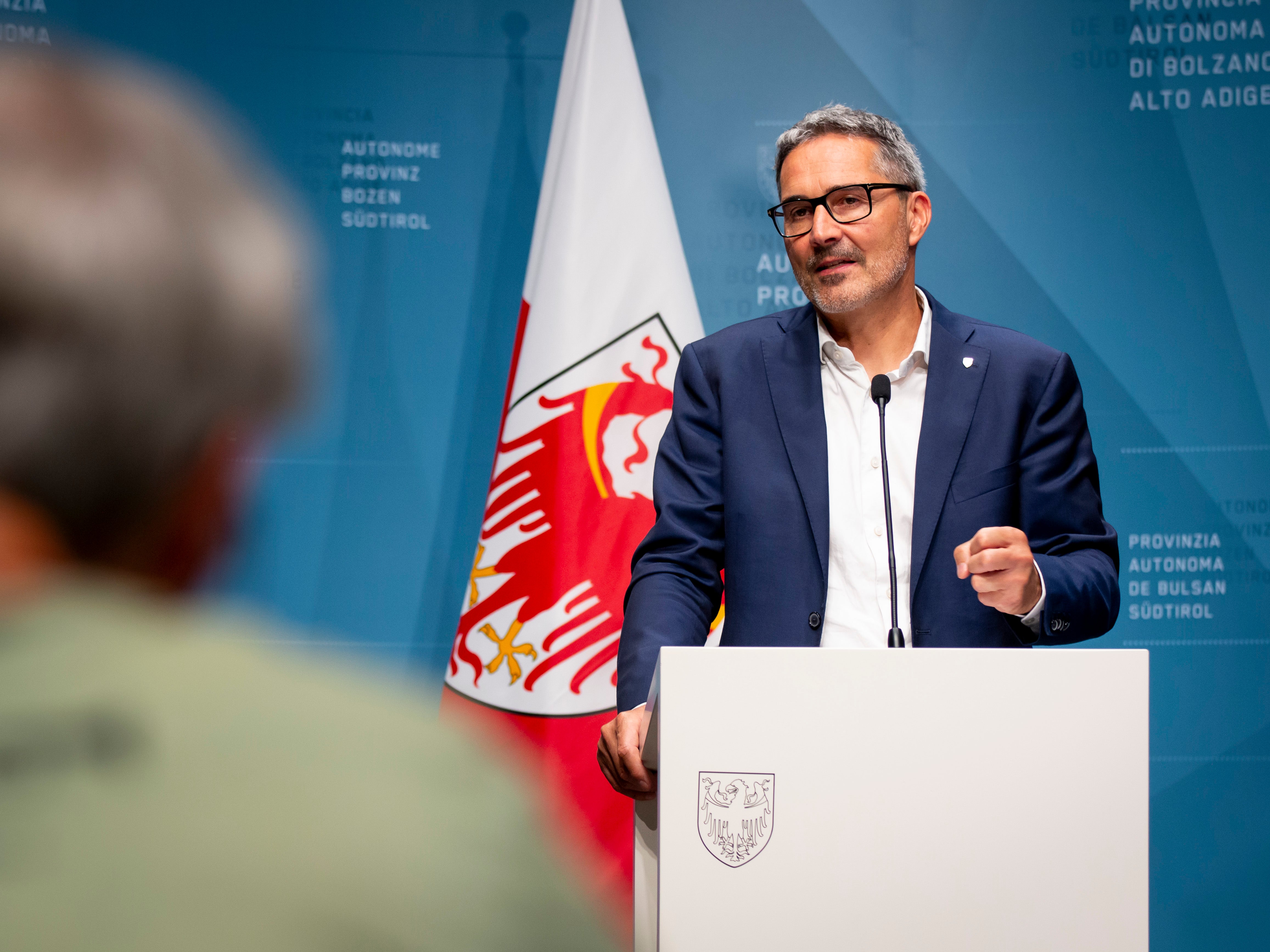 Come ogni martedì, il presidente Kompatscher ha illustrato in conferenza stampa le delibere più importanti approvate dalla Giunta provinciale. (Foto. ASP/Fabio Brucculeri)