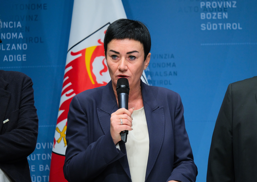 Für Landesrätin Mair handelt es sich bei Investitionen in die IT-Sicherheit um strategische Investitionen. (Foto: LPA/Lukas Forer)