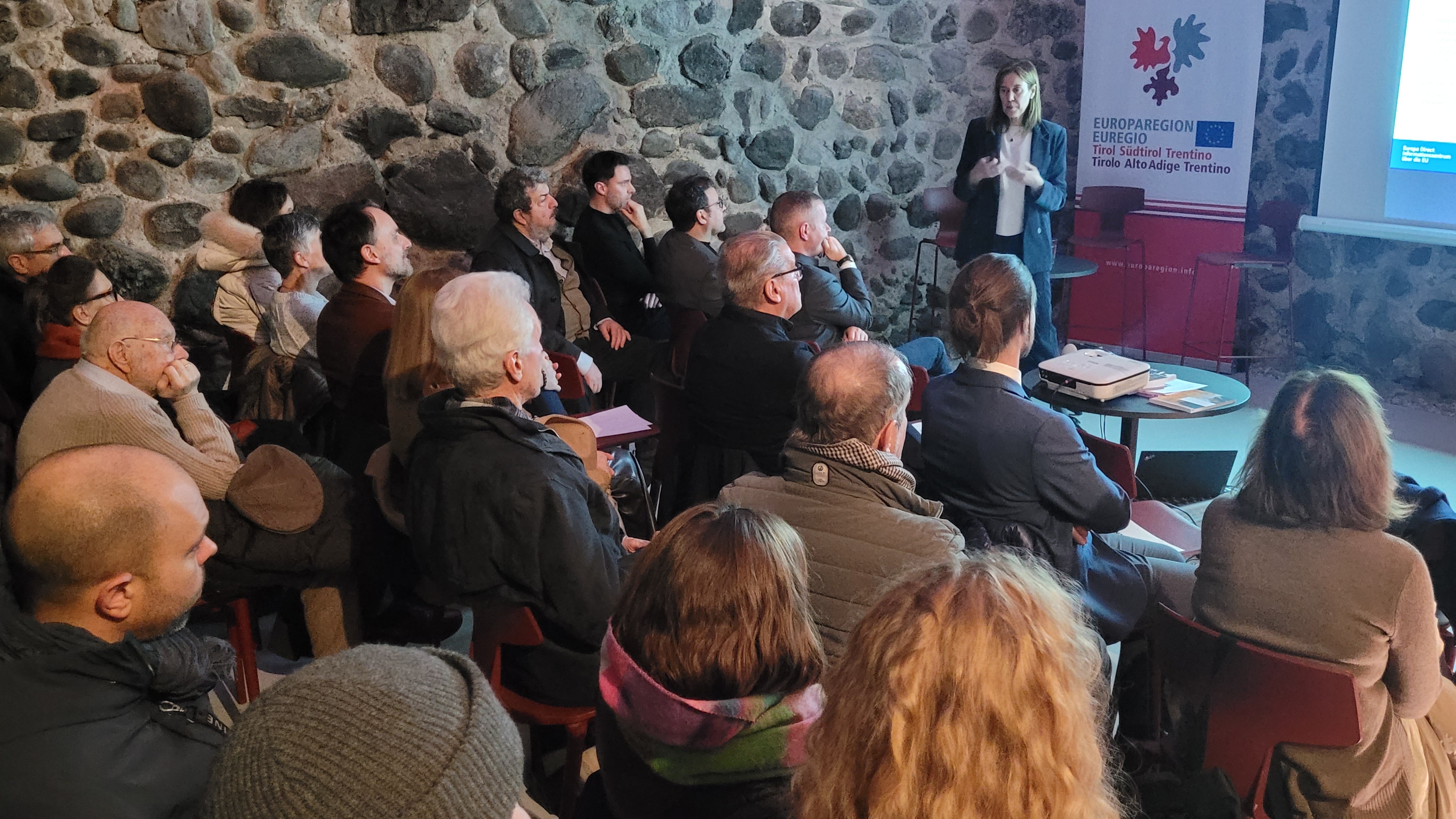 Abteilungsdirektorin Martha Gärber bezeichnete das New European Bauhaus als Teil der Bestrebungen, Europa grüner und lebenswerter für die zukünftigen Generationen zu gestalten. (Foto: Euregio/Armin Gluderer)