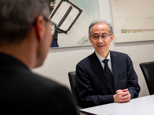 Landeshauptmann Arno Kompatscher (von links) und der Generalkonsul Japans in Mailand, Kobayashi Toshiaki, sprachen über die Expo Osaka-Kansai. (Foto: LPA/Fabio Brucculeri)