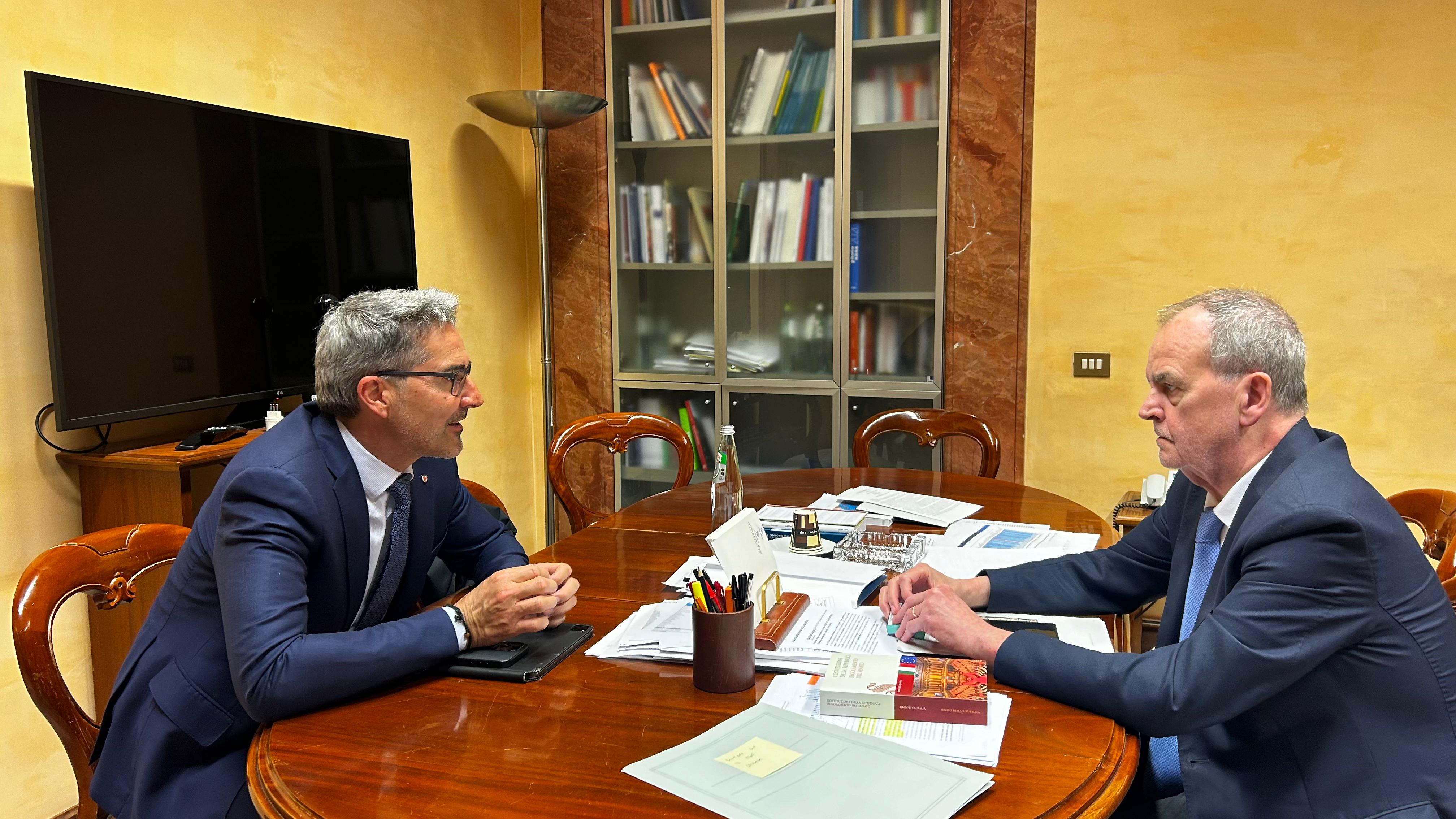 L'incontro tra il presidente della Provincia autonoma di Bolzano, Arno Kompatscher, e il ministro per gli Affari regionali e le Autonomie, Roberto Calderoli, al Dar di via Stamperia, a Roma. (Foto: ASP/Elisa Gentile)