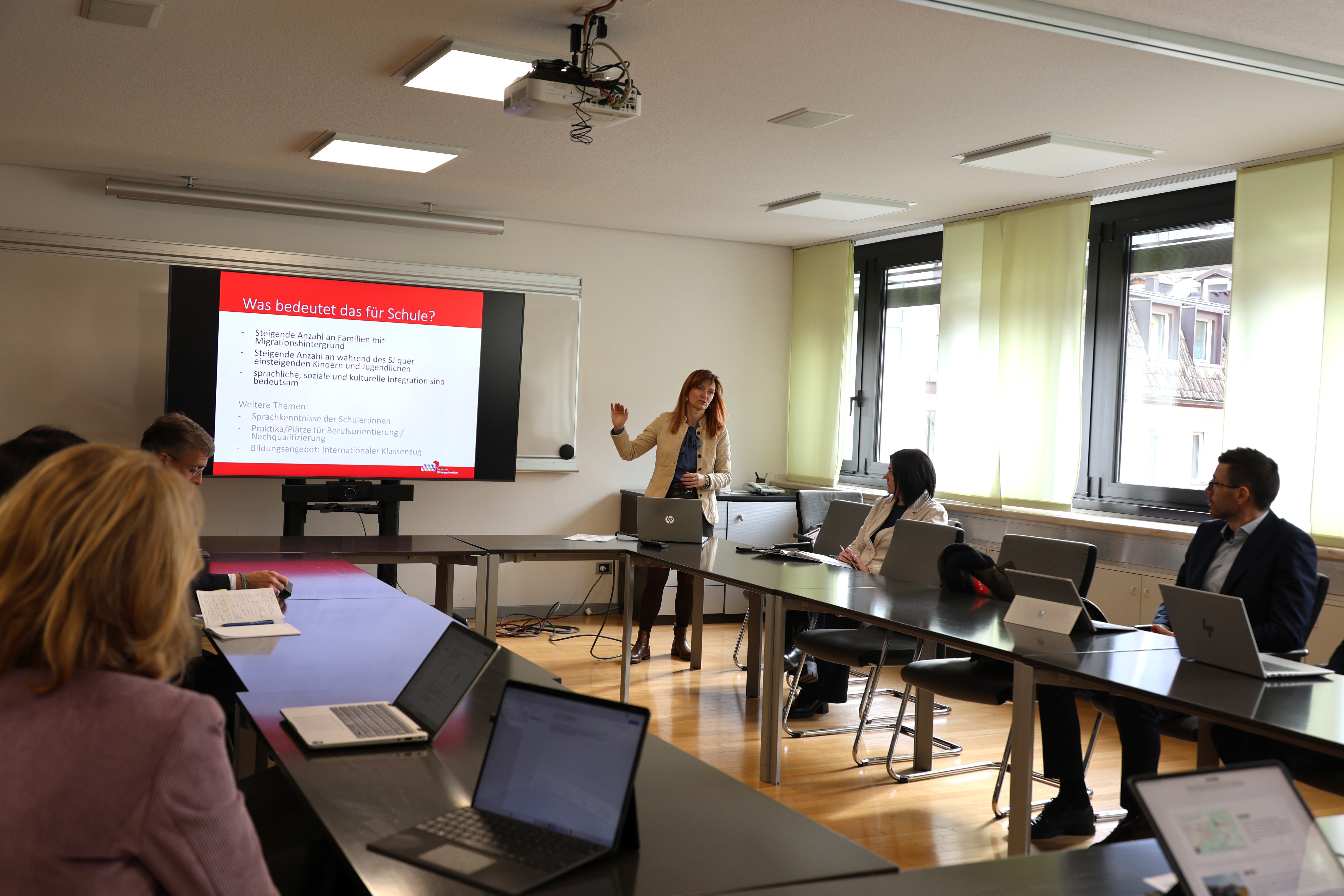 La direttrice della Direzione provinciale Scuole tedesche Sigrun Falkensteiner ha illustrato le sfide del sistema educativo inclusivo. (Foto: USP/Clara Masiero)