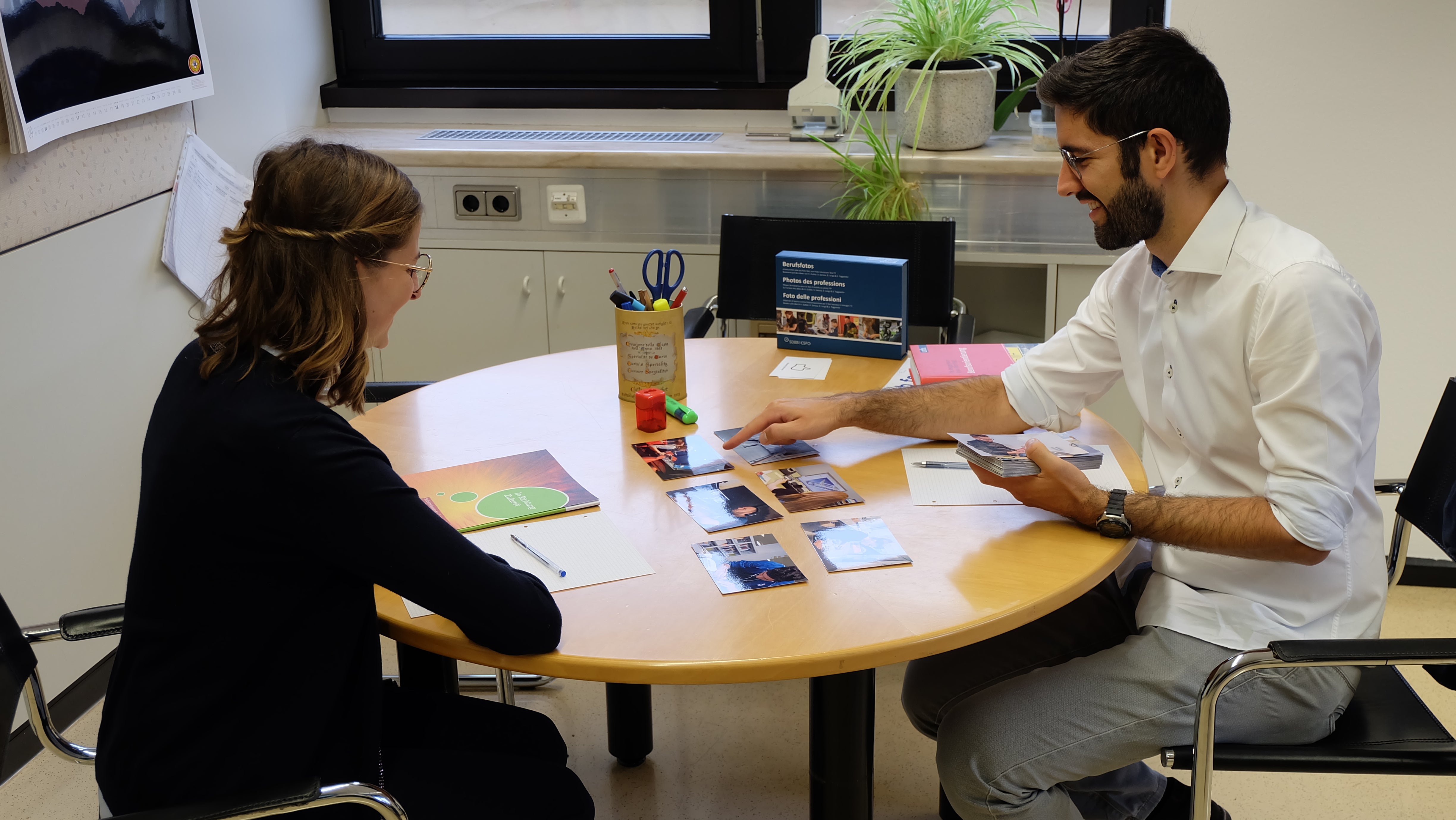 La Provincia autonoma di Bolzano cerca due consulenti all'orientamento di madrelingua italiana e tedesca per la Ripartizione Diritto allo studio.(Foto: ASP/Ripartizione Diritto allo studio)