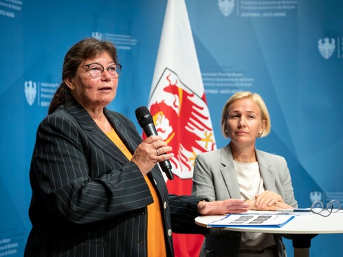 Karonline Wieland berichtete von den Erfahrungen, die der Sozialdienst Wipptal gemacht hat, berichtet und hielt dabei fest: Das individuelle Projekt ist eine gute Chance für die Familie, da es keine ‚drübergestülpte‘, standardisierte Lösung ist. (Foto: LPA/Fabio Brucculeri)