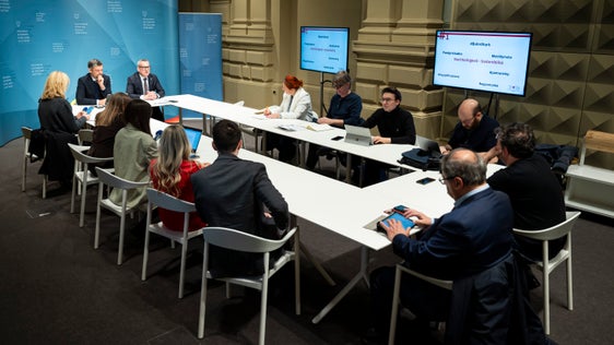 Landeshauptmannstellvertreter Daniel Alfreider und Landesrat Christian Bianchi im Gespräch mit den Medien zu #1 Jahr Landesregierung. (Foto: LPA/Fabio Brucculeri)