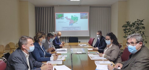 Koordinierungs- und Lenkungskomitee sowie Parkplan und Parkordnung waren die Themen des Treffens in Rom mit Landesrätin Hochgruber Kuenzer (2.v.l.) und Unterstaatssekretärin Ilaria Fontana (2.v.r.). (Foto: LPA/Marcella Morandini)