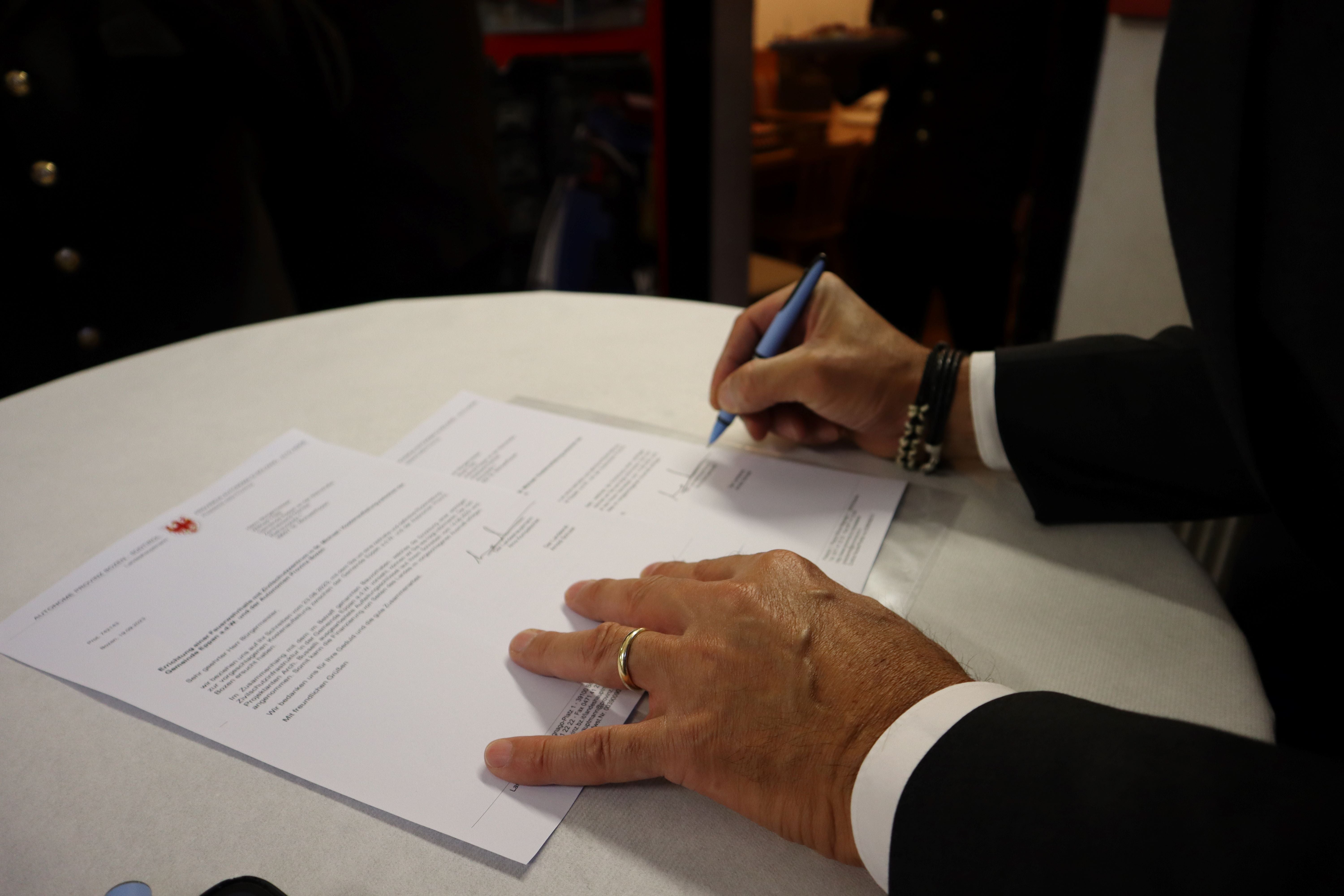 Auf dem Gelände der „Mercanti“-Kaserne in St. Michael in der Gemeinde Eppan entsteht ein neues Zivilschutzzentrum. (Foto: LPA/Noemi Prinoth)