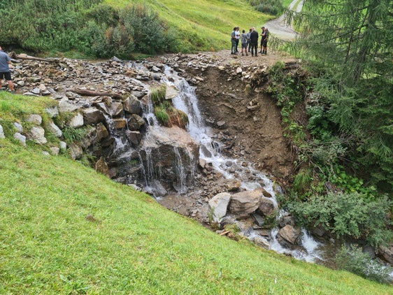 Der Pfoibach in Gsies ist an mehreren Stellen erodiert, die Wildbachverbauung ist dabei, die Schäden zu beheben. (Foto: LPA/Landesamt für Wildbach- und Lawinenverbauung Ost)