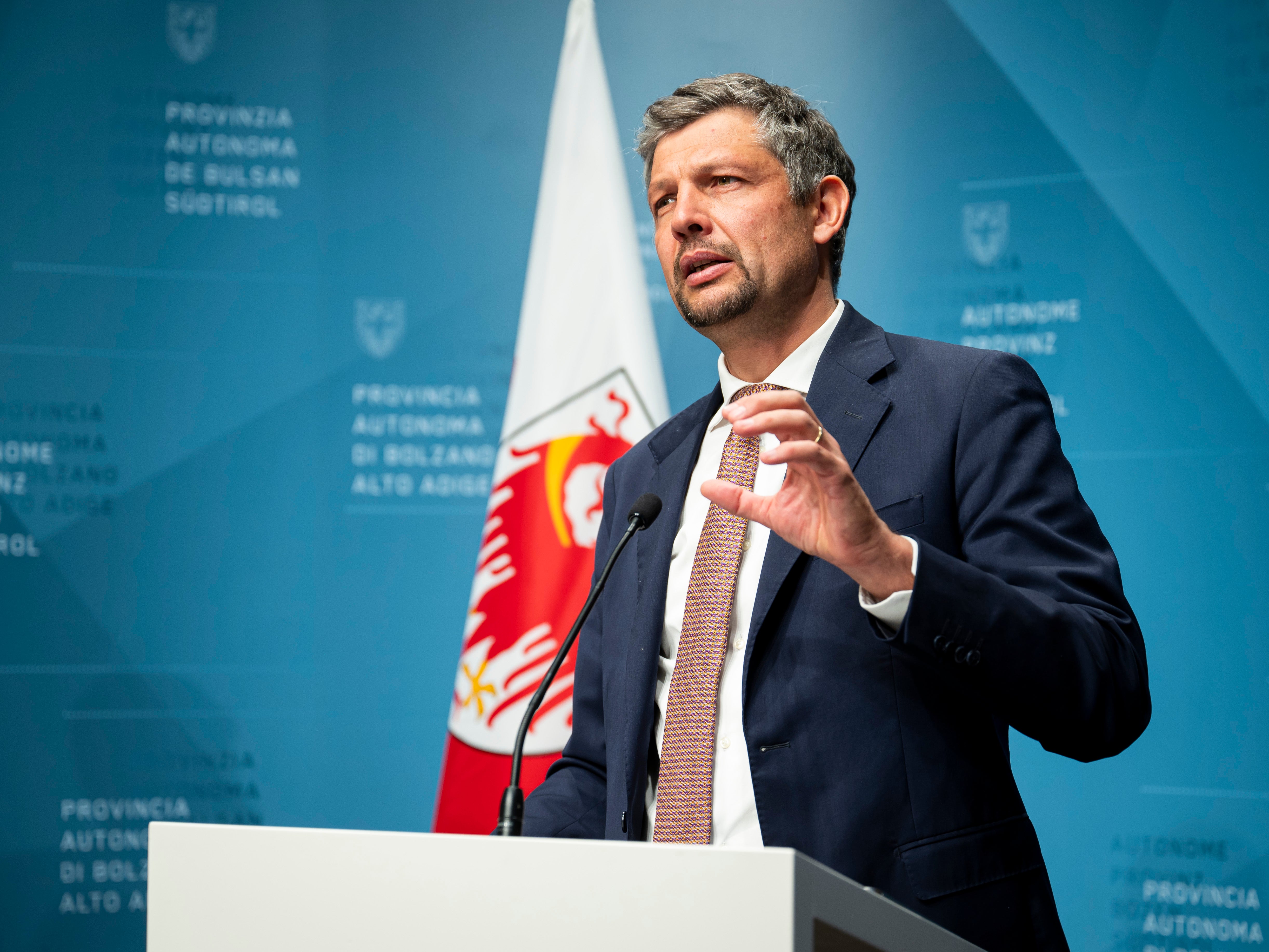 Le mantignimënt dles pices scores tles valades é fondamental por le dagní de nosta comunité ladina. Les scores ne  pita nia ma na oferta tan co unica, mo ares fej plü sterch ince le marcé dl laur te valada y ares contribuësc al svilup, ala vita dla comunité y ala vitalité di paisc ladins - insciö le Vizepresidënt y Assessur por la scora y cultura ladina Daniel Alfreider. (Foto: USP/Fabio Brucculeri)