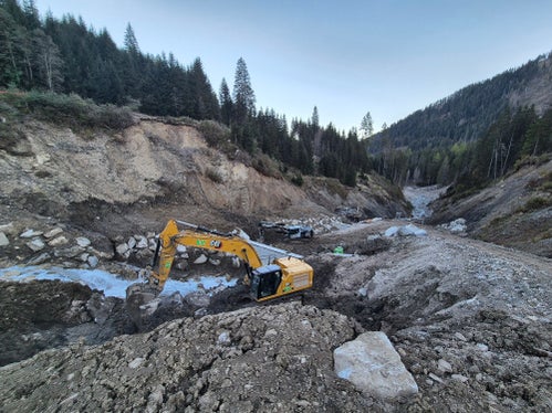 La costruzione di queste briglie, nel Comune di Braies, è di fondamentale importanza per la protezione a lungo termine dell'area di insediamento e per il miglioramento della protezione dalle piene. (Foto: USP/Ufficio Sistemazione bacini montani est/Michael Baumgartner)