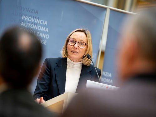 Maßnahmen zur Arbeitsintegration fördern die gesellschaftliche Teilhabe von Menschen mit Behinderungen, sagte Arbeitslandesrätin Magdalena Amhof bei der heutigen (2. Dezember) Pressekonferenz. (Foto: LPA/Fabio Brucculeri)