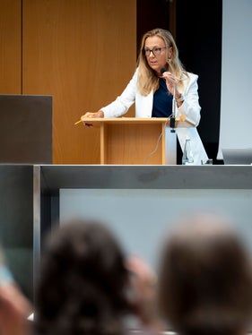 Da inizio settembre Vera Tronti Harpf ricopre la carica di responsabile terza età alla Difesa civica. In occasione dell’incontro con le Consulte per le persone anziane, ha presentato se stessa e la propria attività. (Foto: USP/Fabio Brucculeri)