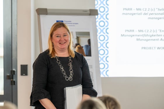 Questo corso è un'opportunità unica per acquisire conoscenze teoriche in combinazione con approfondimenti pratici, ha detto Marjaana Gunkel, preside della Facoltà di economia (Foto: USP/Manuela Tessaro)