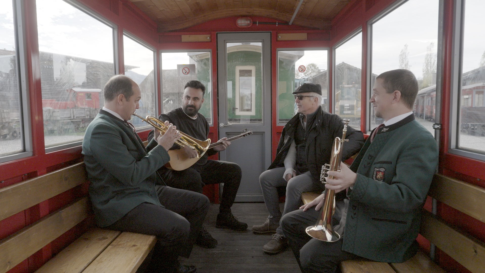 Il video percorso sarà esposto al Museo delle Donne di Merano, al Centro Ca' Mon, al Museo Etnografico di San Michele all'Adige, al Museo Retico di Coira, al Museo di Salisburgo, al Tiroler Volkskunstmuseum di Innsbruck e al Museo del Vorarlberg di Bregenz. (Foto: Arge-Alp)