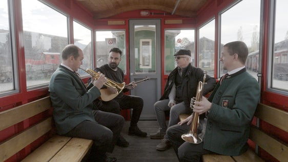 Il video percorso sarà esposto al Museo delle Donne di Merano, al Centro Ca' Mon, al Museo Etnografico di San Michele all'Adige, al Museo Retico di Coira, al Museo di Salisburgo, al Tiroler Volkskunstmuseum di Innsbruck e al Museo del Vorarlberg di Bregenz. (Foto: Arge-Alp)