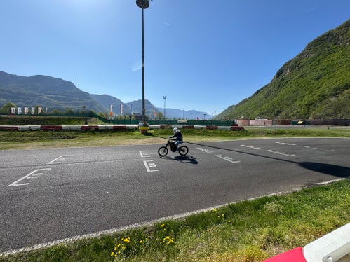 Non sono mancati i test delle moto elettriche. (Foto: Sta)